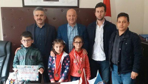 İlçemiz Atatürk İlkokulu Öğrencileri Ordu İl Genelinde Yapılan 10 Kasım Atatürk´ü Anma Satranç Turnuvasından Derece ile Döndüler