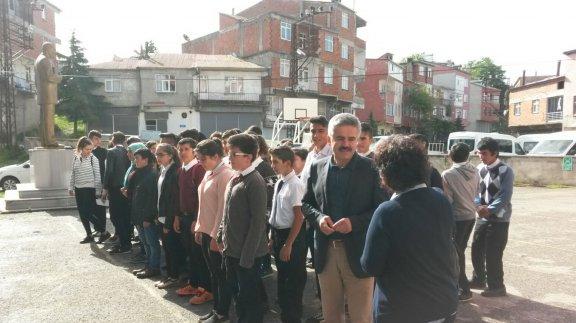 İlçe Milli Eğitim Müdürümüz Mehmet BİLÜ Işıktepe Mahallesinde Bulunan Okullarda Bayrak Törenine Katıldı