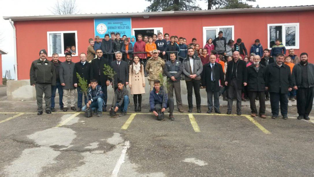 Okullar Hayat Olsun Kapsamında Şirinköy İlkokul/ Şehit Mevlüt Göl Ortaokulunda Cuma Günü Çocuklarımız ile Birlikte Fidan Dikimi Yapıldı