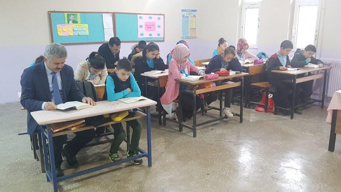 İlçe Milli Eğitim Müdürümüz Mehmet Bilü,  Oku-yorum Projesi Kapsamında Şehit Ersin Şanlı İmam Hatip Ortaokulunda Öğrencilerimiz ile Okuma Faaliyetine Katıldı