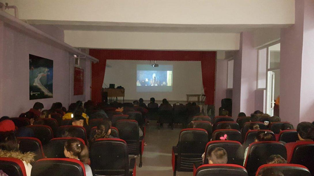 Ordu Valimiz Sayın Seddar Yavuz´un Himayelerinde Yürütülen Ordu Önem Projesi Kapsamında İlkokul, Ortaokul ve Lise Öğrencilerimize Film Seyrettirildi