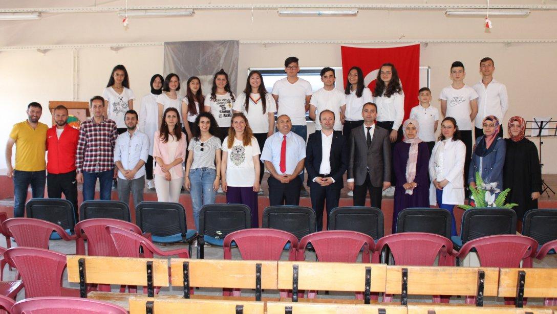 Gürgentepe Şehit Ahmet Yaşar Anadolu Lisesinin Yıl Sonu Şiir Dinletisi Etkinliği