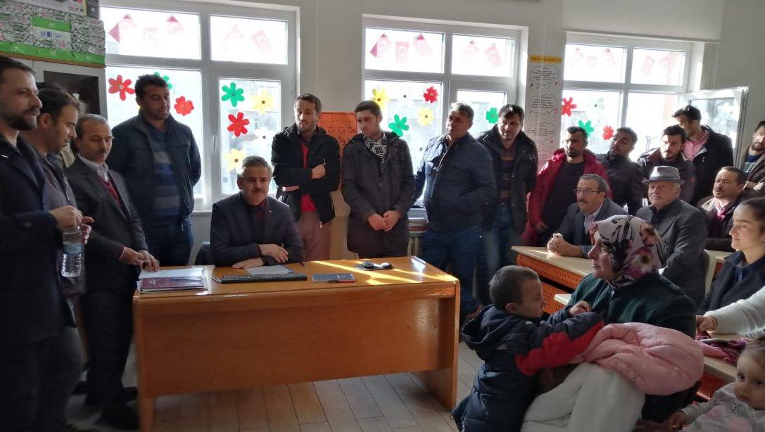 İlçe Milli Eğitim Müdürümüz Mehmet Bilü Işıktepe Şehit Ayhan Akkuş Ortaokulu Velileri ile Bir Araya Geldi 