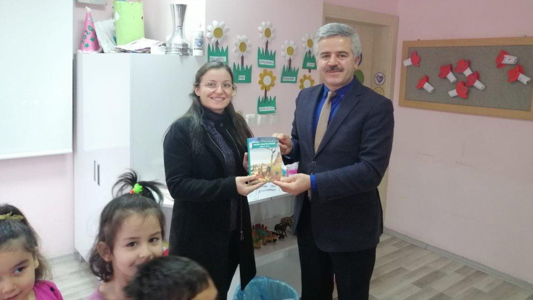 İlçe Milli Eğitim Müdürümüz Mehmet Bilü, Sevgi Korkmaz'ı Sınıfında Ziyaret Ederek Gürgentepe Milli Eğitim Ailesi Adına Doğum Gününü Kutladı