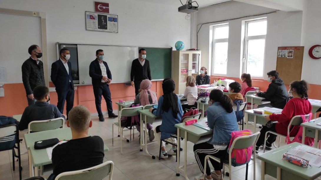 İlçe Milli Eğitim Şube Müdürlerimizin Şehit Ersin Şanlı İmam Hatip Ortaokulu ve Cumhuriyet Ortaokulumuzu Ziyareti