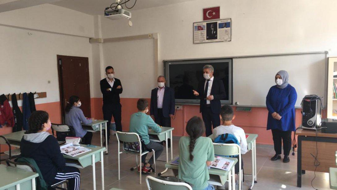 Müdürümüz Mehmet Bilü'nün Şehit Ersin Şanlı İmam Hatip Ortaokulunu Ziyareti